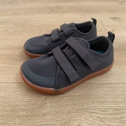 Wide toe kids shoes new