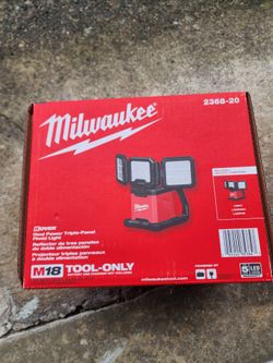Milwaukee M18 Triple Panel Work Light
