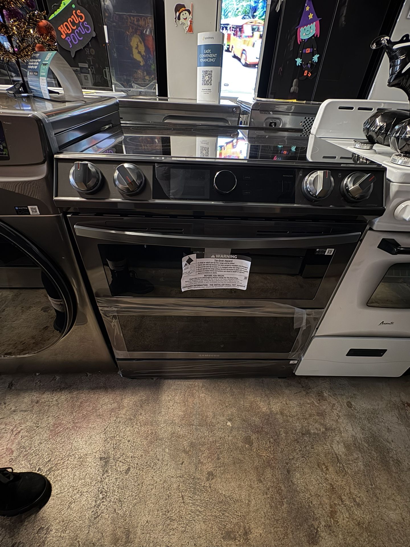 Samsung Electric Range In Dark Stainless Steel 🕷️🎃