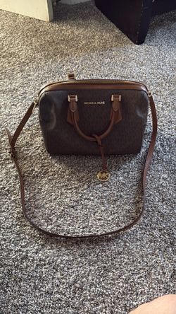 Michael Kors medium messenger bag