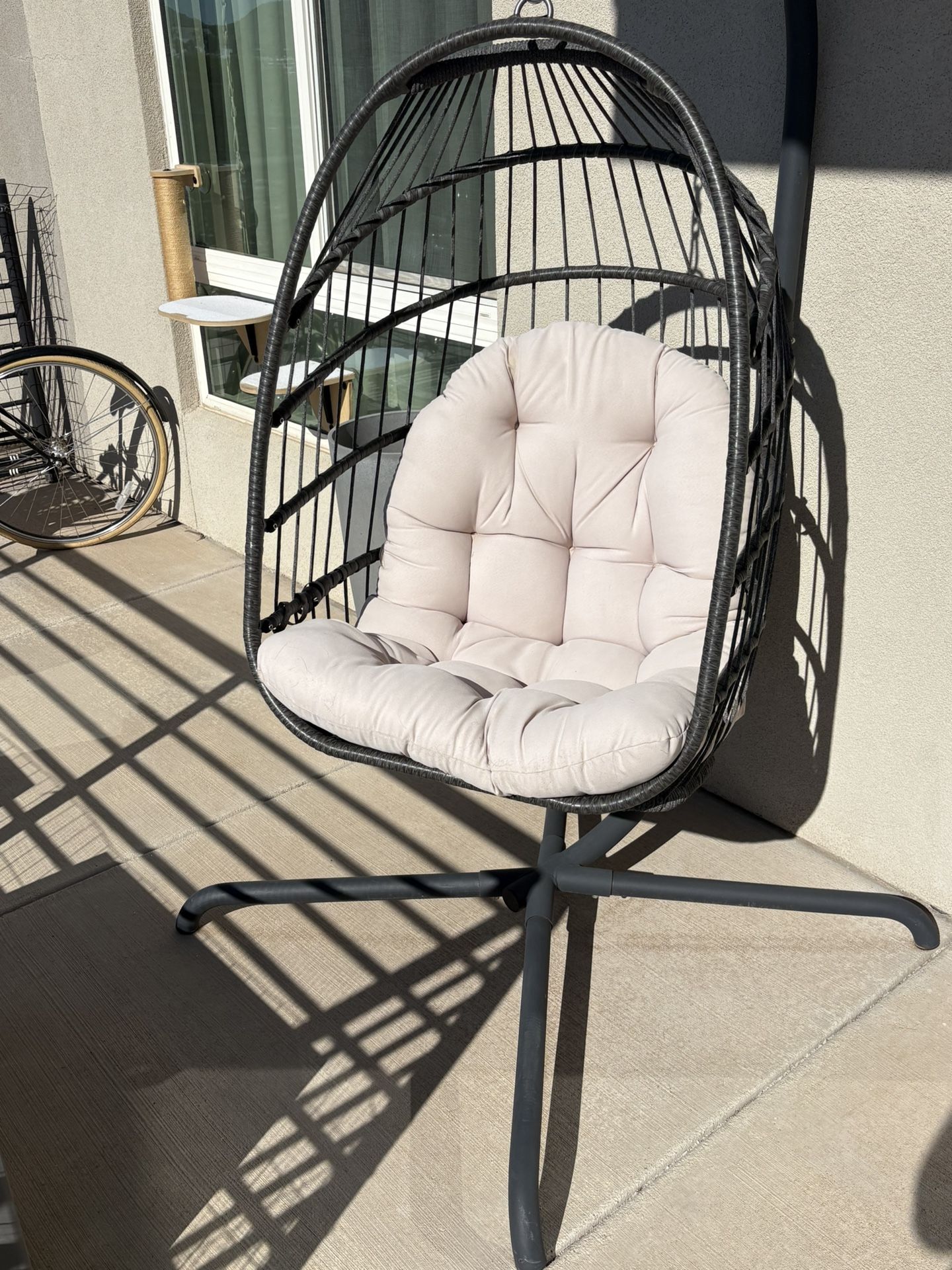 Egg Chair (Metal + Cream Cushion)