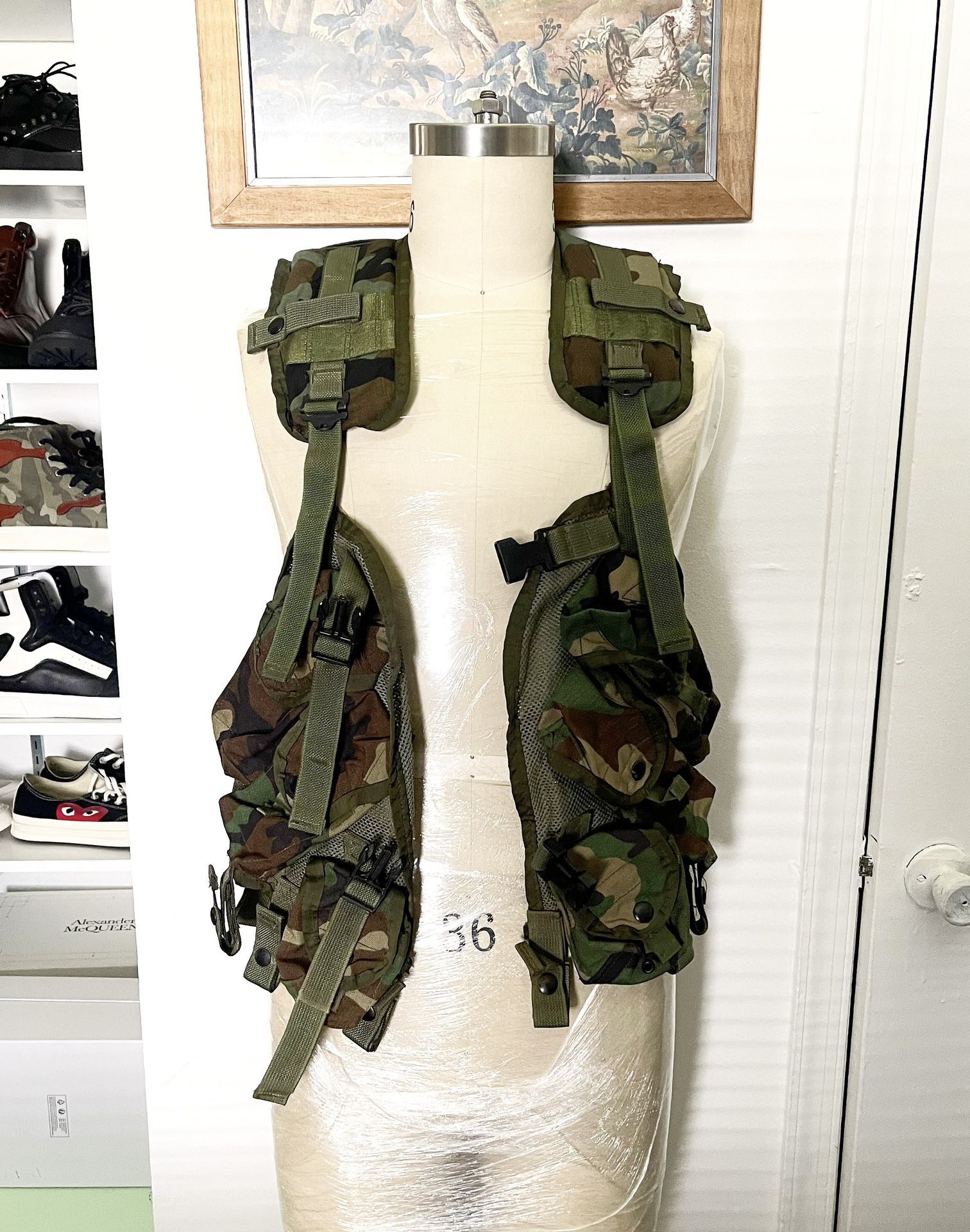 Mens Authentic technical ARMY vest specially enhanced. Make a great fashion statement this season! One size fits most. Excellent condition! 100% nylon
