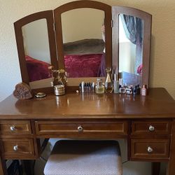 Vanity desk/mirror