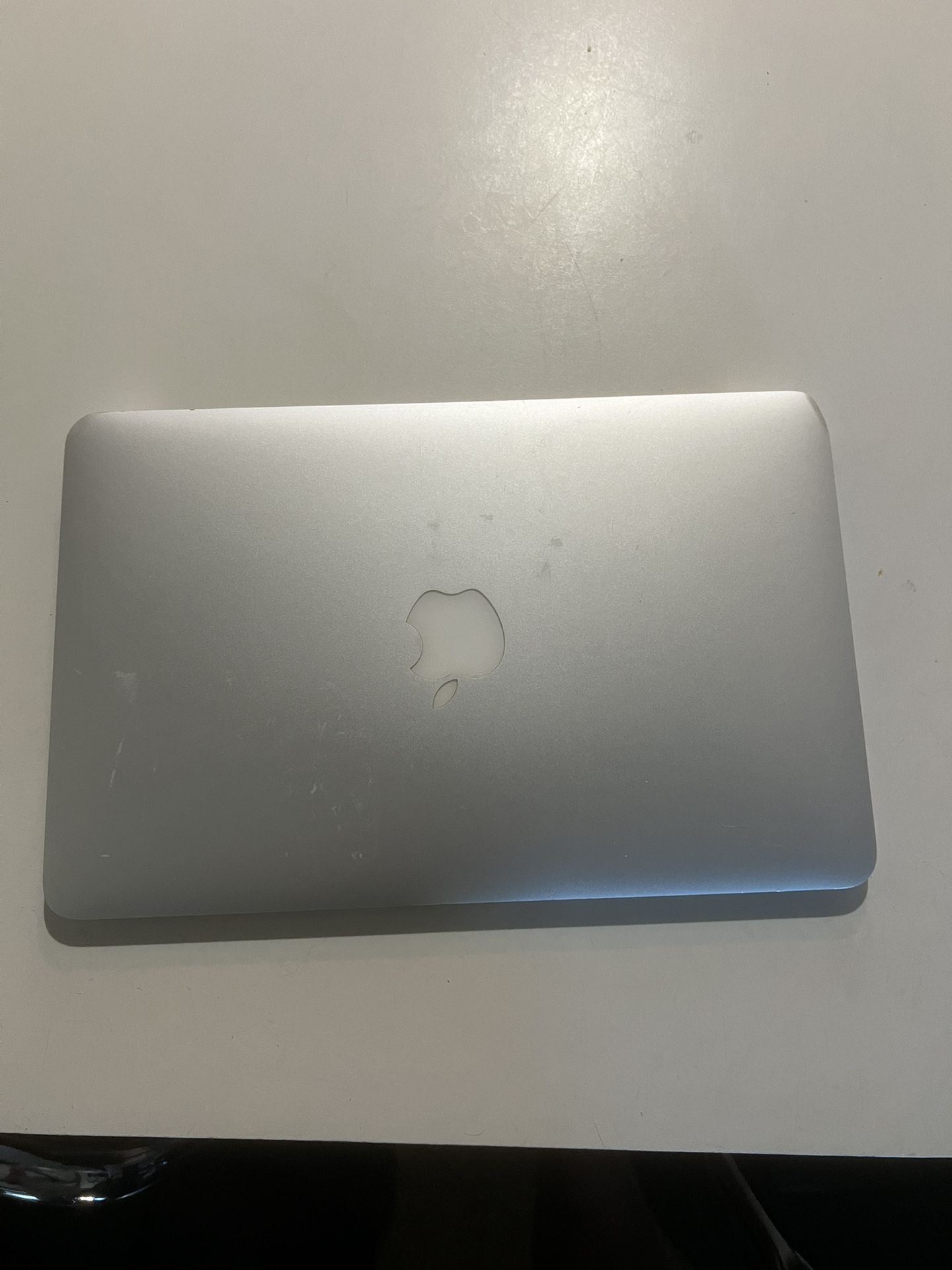 Macbook Air (11-inch 2015)