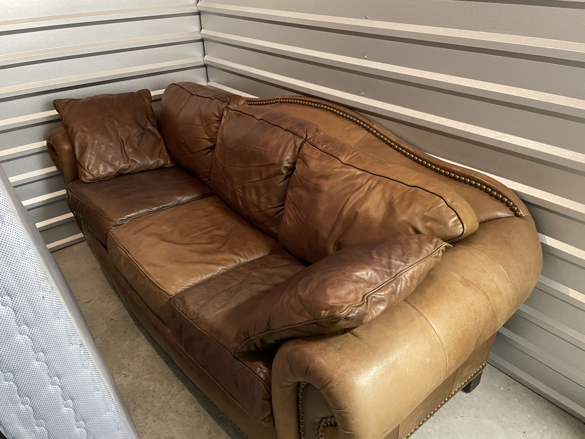 Thomasville Leather Sofa And Chair Set!!