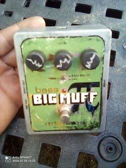 Big muff bass effects guitar pedal