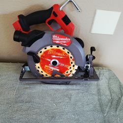 Milwaukee 2834-20 M18 FUEL 18V Lithium-Ion Brushless Cordless 7-1/4 in. Circular Saw (Tool-Only)