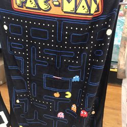 Pac-Man Maze Fleece Throw Blanket | Cozy Lightweight Blanket | 45 x 60 Inches