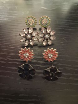Flower earrings lot