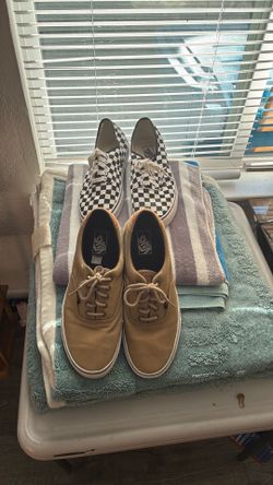 Zapatos vans café, claro talla 11.5 US y zapatos cuadrados blancos con negro, talla 11 en buenas condiciones