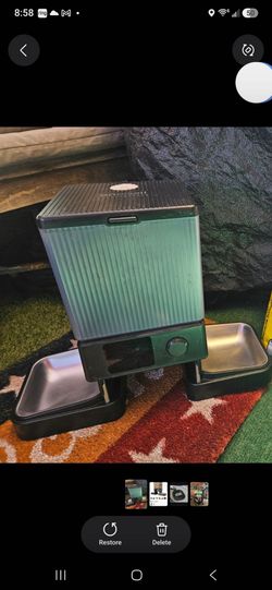 Cat food container