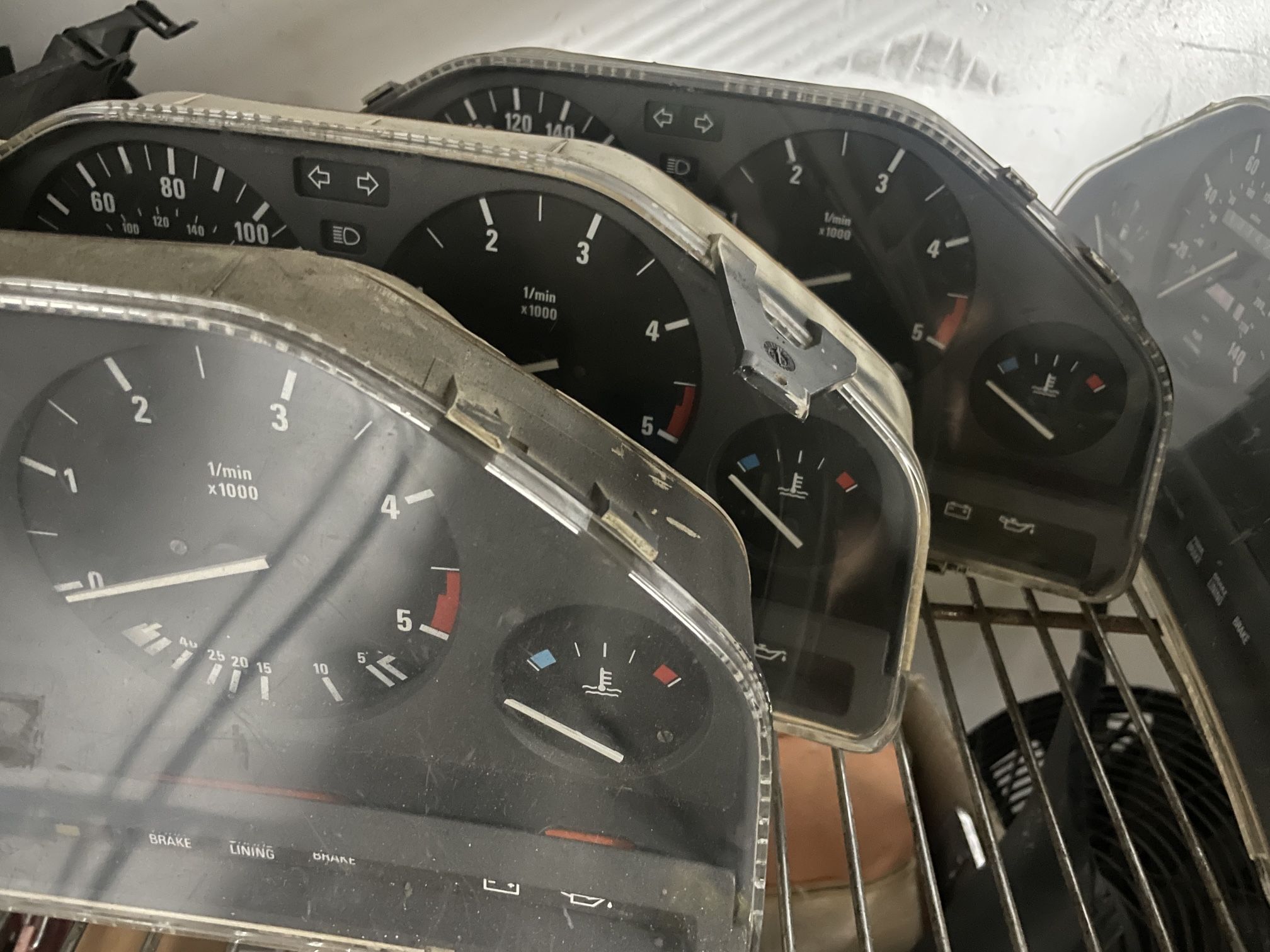 1984-85 BMW E30 Instrument Gauge Cluster Speedometer 325e 318i 5k Tach