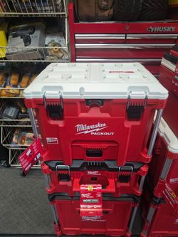 MILWAUKEE PACKOUT FULL SIZE ICE CHEST