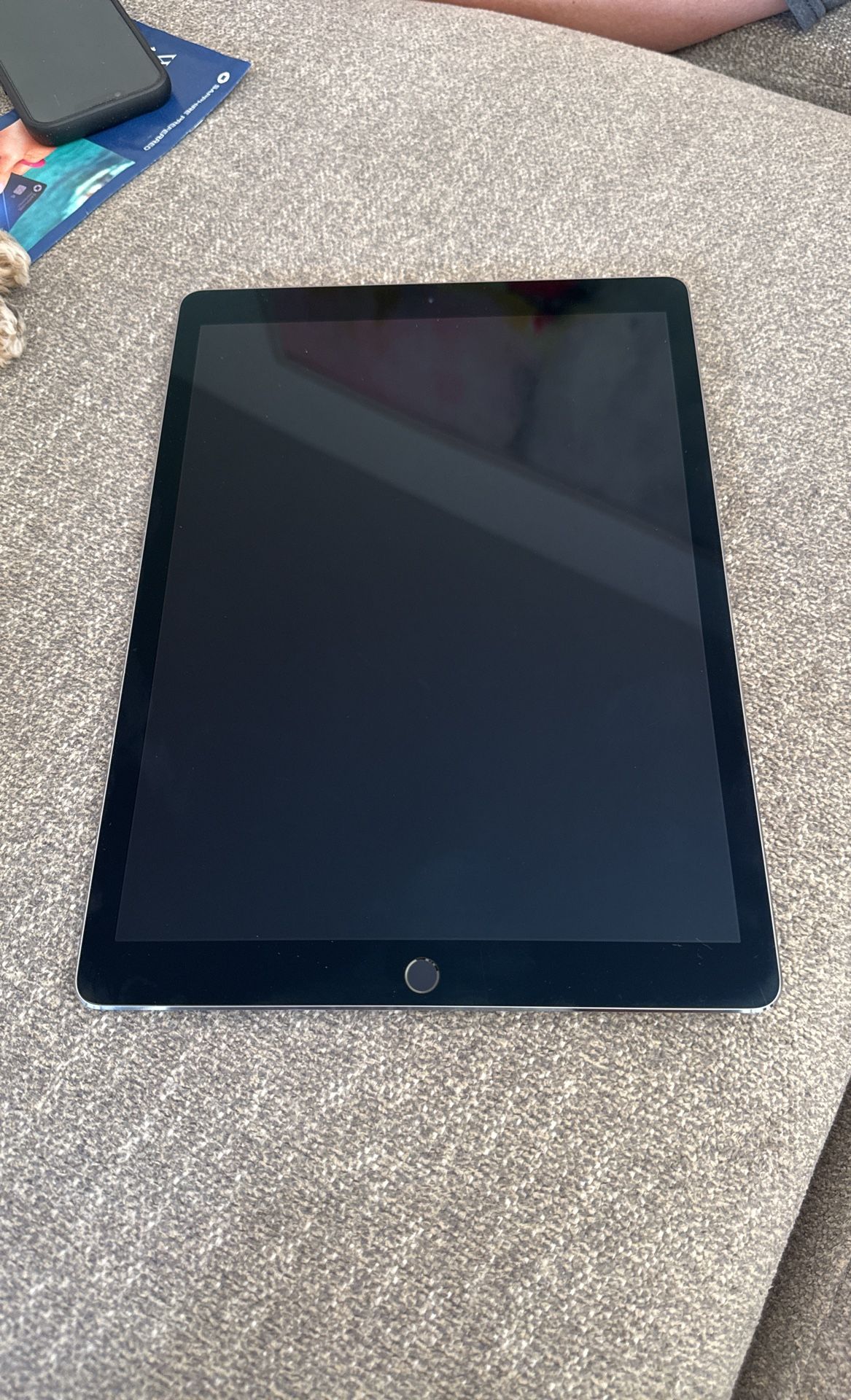 iPad Pro 12.9” 2nd Generation Silver 2017 (Locked)