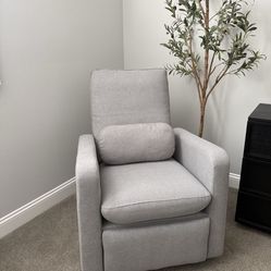 Gray Recliner – Excellent Condition