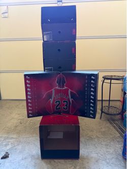 Used but in great con and has been in a temperature controlled environment. 2009 Jordan Countdown Pack boxes Only.
