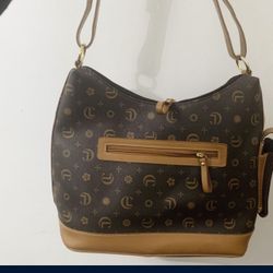 New Tote Bag For Women. Lots Of Storage Compartments. Pick Up Only In Los Angeles 90016. West Adams Area. Faux Leather Medium SizeTote