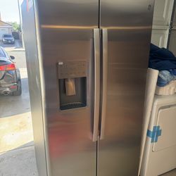 GE Stainless Steel Fridge 