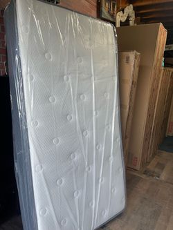 Twin size mattress Serta memory foam