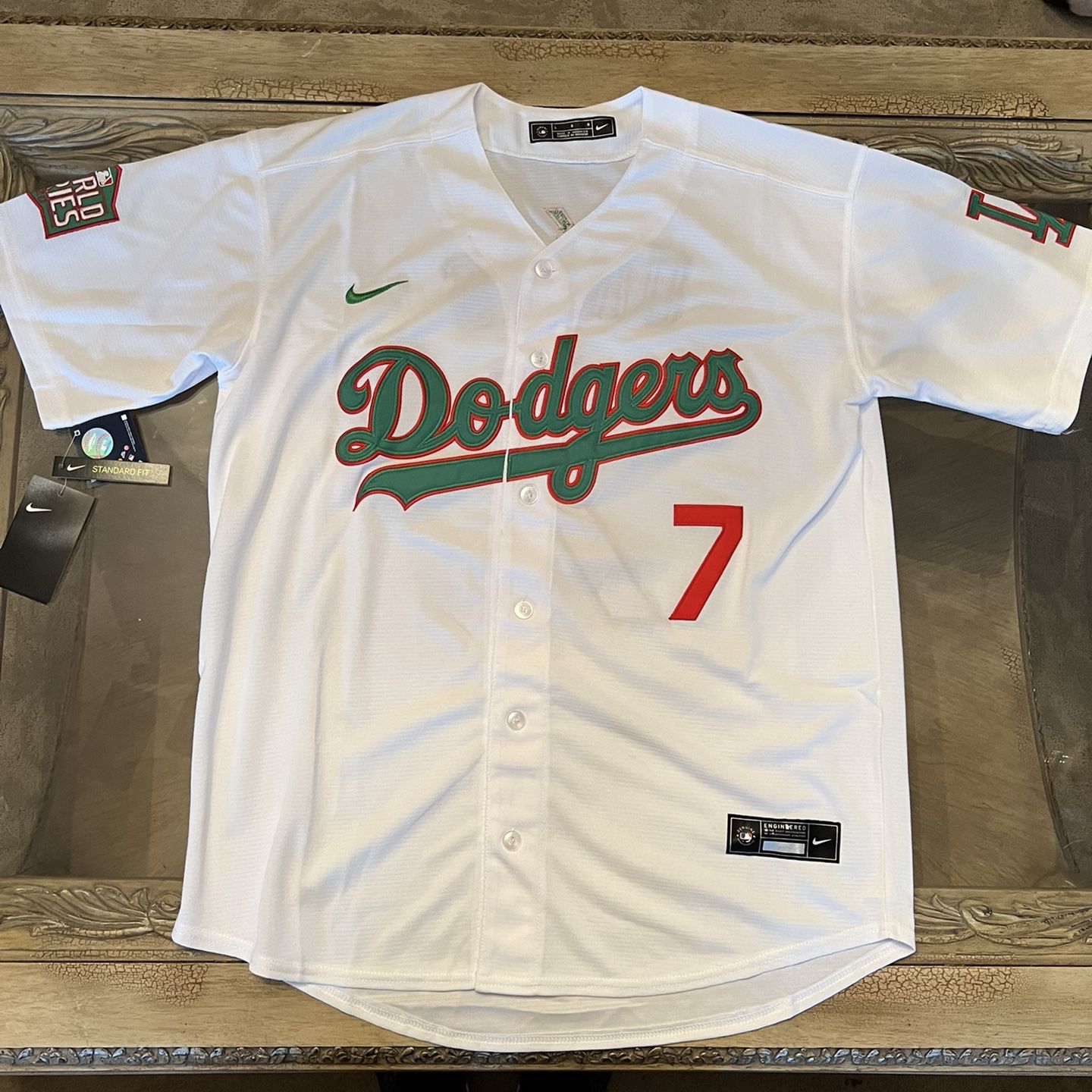Julio Urias Jersey NEW Mens Large World Series Patch White Green Red Los  Angeles Dodgers for Sale in Indian Wells, CA - OfferUp