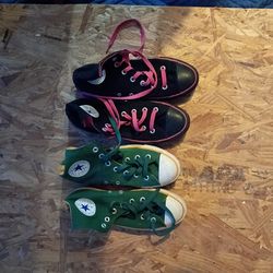 Two pairs of Converse size 5