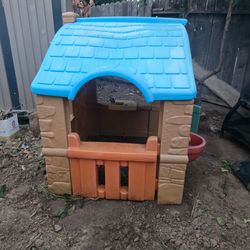 Step2 Naturally Playful Countryside Cottage (also known as the Magic Fountain Cottage)