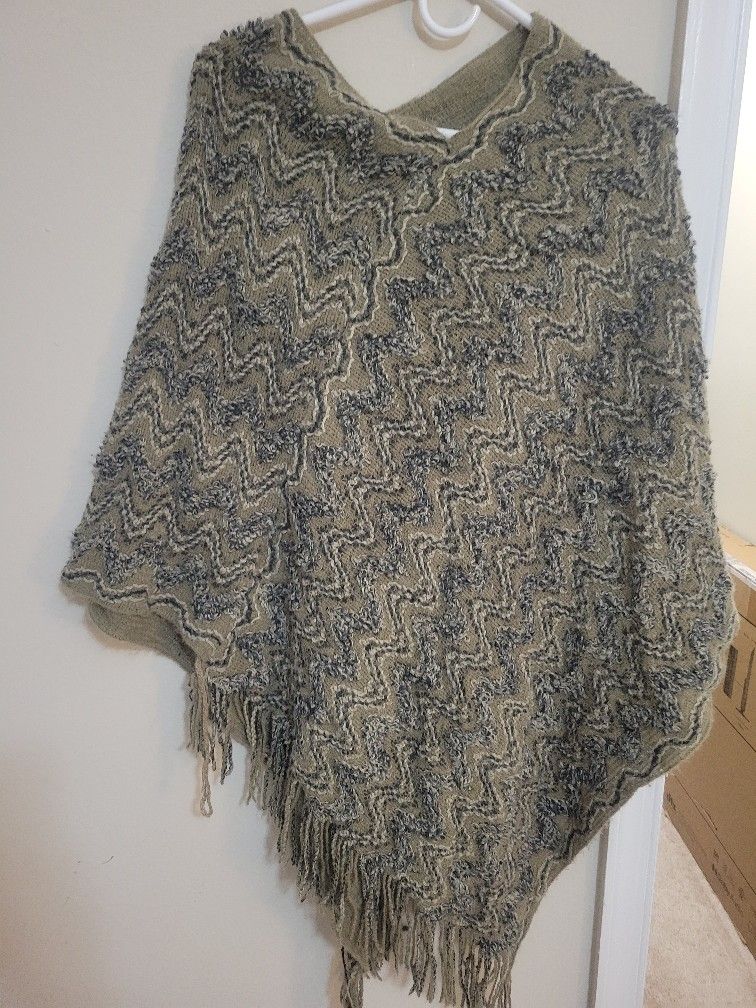 Woolen...batwing Sleeve Fringe Trim Knit 👌