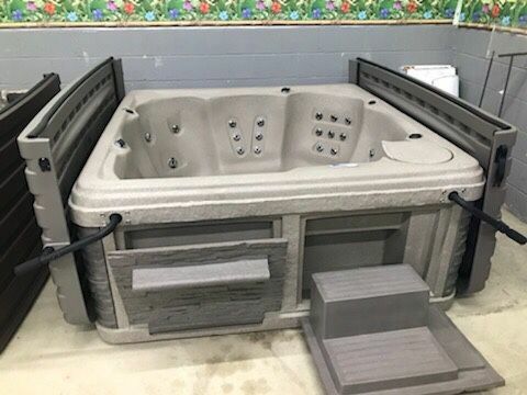 New Strong Spa Hot Tub With Hardcover For Sale In Cleveland Oh Offerup