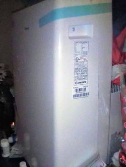 Element bt5000 portable air conditioner and heater only 4 months used still brand new paid $400 originally selling for 150$blizzard cold timer and rem