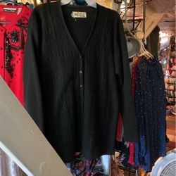 Black sweater with pattern front (XL)