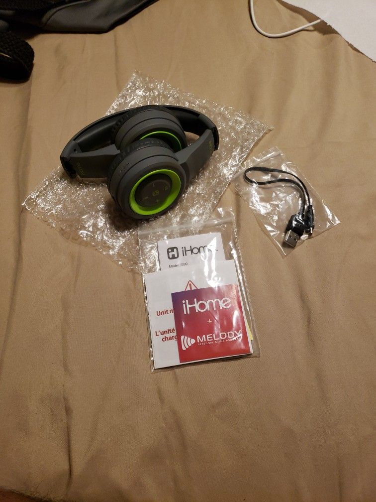 iHome Foldable Bluetooth Headphones w mic