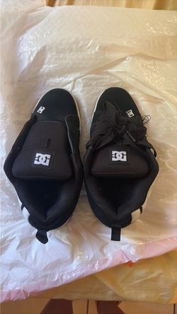 Black DC shoes
