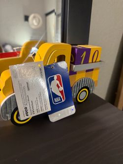 Lakers trucks with blocks