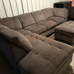 Grey Cloth Sectional With Ottoman (CAN DELIVER) 