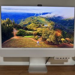 Apple 24” IMac with M1 chip (mid 2021, silver) with original box. No Keyboard or Mouse