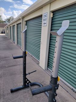 Adjustable squat rack