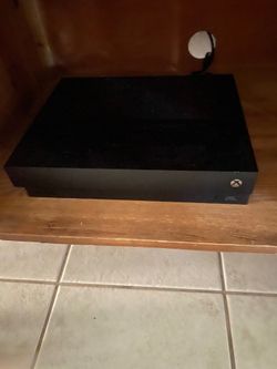Xbox One X 1TB with wires no controller