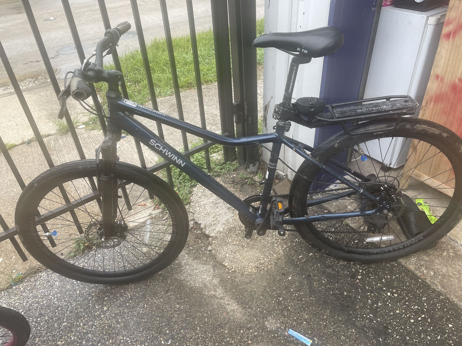 Schwinn Junction 27.5 Inch