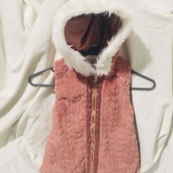 Little Lass. Size 5 - Girls (kids) Faux Fur Sleeveless Jacket With Hoodie. 100% Polyester.  Like New $20