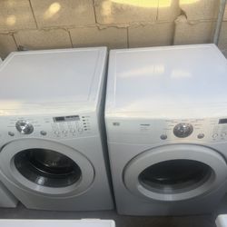 Lg Washer And Electric Dryer He King Size Capacity / Stackable