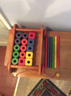 VINTAGE PLAYSKOOL WOODEN PULL WAGON WITH 15 BLOCKS, AND 6 STICKS