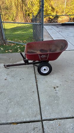 Radio easy dumper wheelbarrow.