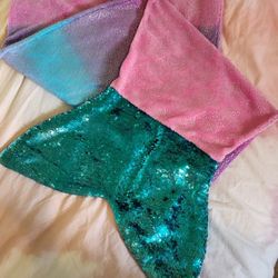 Flip SEQUIN Mermaid Tail Blanket Large