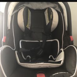 Graco Baby Car Seat with Base
