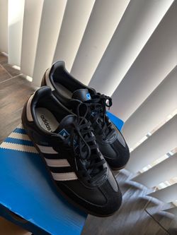 Women’s adidas size 6