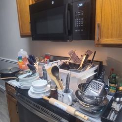 Various Kitchen Items Starter Kit Great Condition