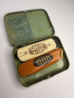 1930s SHEIK  TIN COLORFUL DESERT GRAPHICS ADVERTISING W/ 2