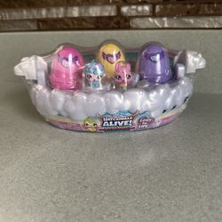 BRAND NEW HATCHIMALS ALIVE SPRING BASKET WITH 6 MINI FIGURES, 3 SELF HATCHING EGGS $12 EACH