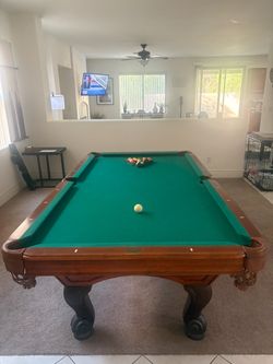 Beautiful Pool Table – Excellent Condition 🎱
