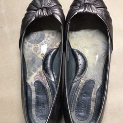 Born metallic flats. Size 8.